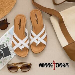 NWT Minnetonka White Leather Flip Flops Sz. 11 W